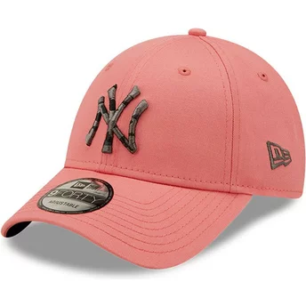 New Era Curved Brim 9FORTY Camo Infill New York Yankees MLB Pink Adjustable Cap