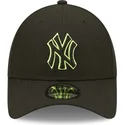 new-era-curved-brim-green-logo-9forty-neon-pack-repreve-new-york-yankees-mlb-black-snapback-cap
