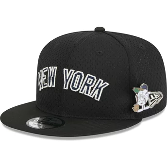 New Era Flat Brim 9FIFTY Post-Up Pin New York Yankees MLB Black Snapback Cap