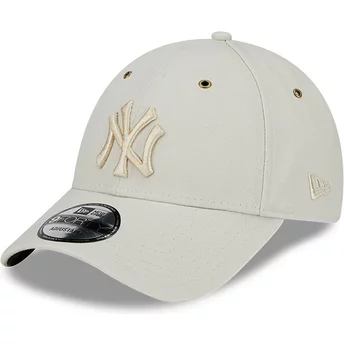 New Era Curved Brim 9FORTY Washed Canvas New York Yankees MLB Beige Adjustable Cap with Beige Logo