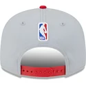 new-era-flat-brim-9fifty-tip-off-2023-chicago-bulls-nba-grey-and-red-snapback-cap