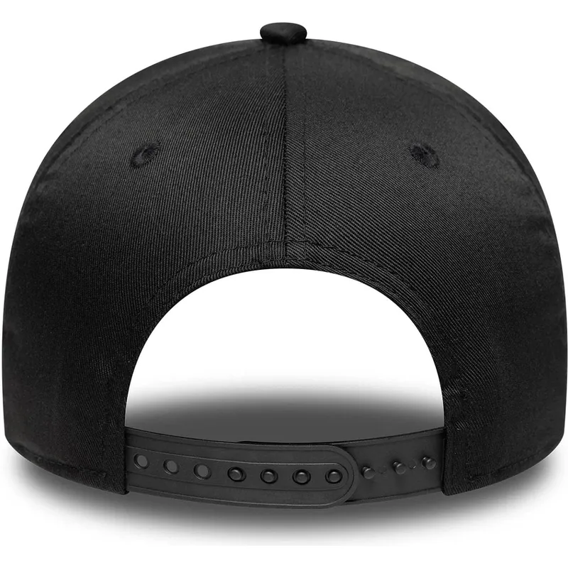 new-era-curved-brim-9forty-e-frame-metallic-chicago-bulls-nba-black-snapback-cap
