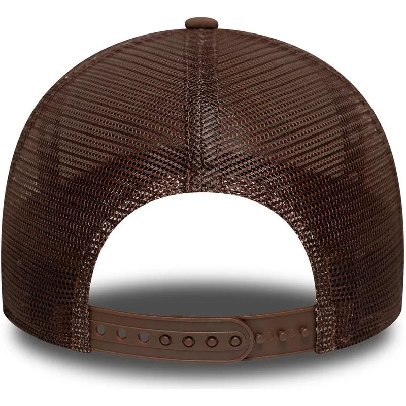 new-era-9forty-m-crown-graphic-brown-trucker-hat