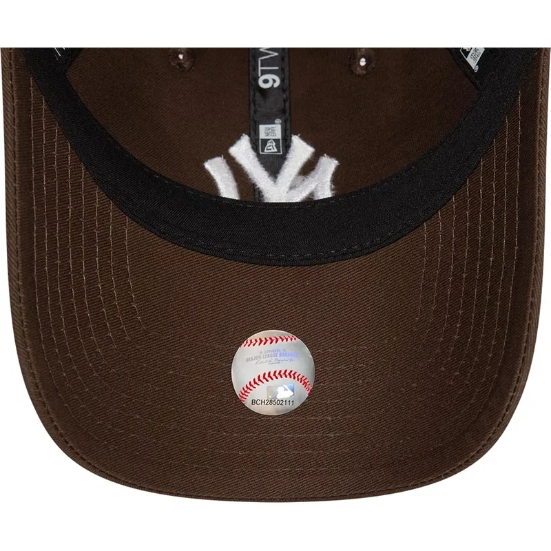 new-era-curved-brim-9twenty-league-essential-new-york-yankees-mlb-brown-adjustable-cap