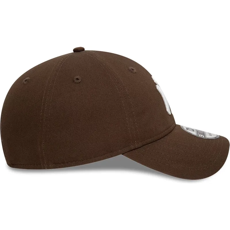 new-era-curved-brim-9twenty-league-essential-new-york-yankees-mlb-brown-adjustable-cap