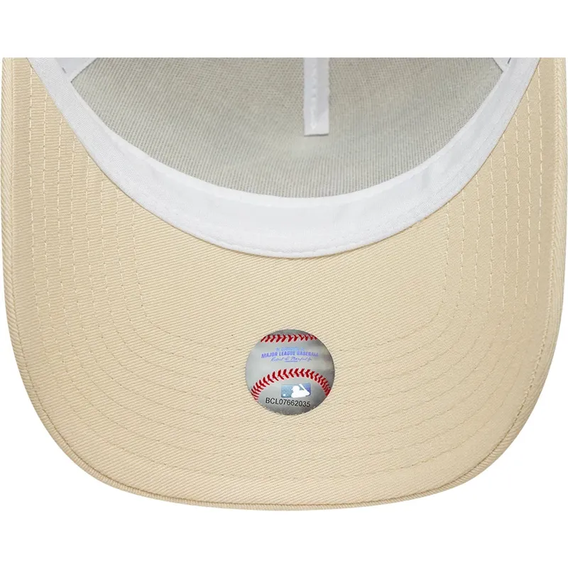 new-era-a-frame-outline-new-york-yankees-mlb-beige-trucker-hat-with-beige-logo