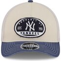 new-era-9forty-m-crown-a-frame-fray-new-york-yankees-mlb-beige-and-navy-blue-trucker-hat