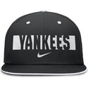 nike-flat-brim-primetime-dri-fit-true-structured-round-bill-new-york-yankees-mlb-black-fitted-cap