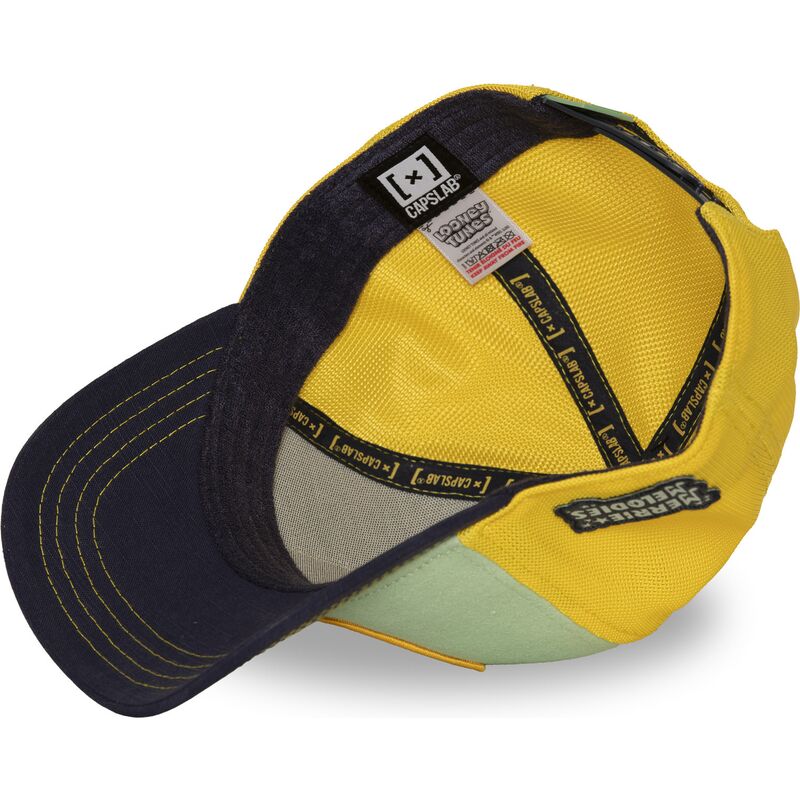 capslab-bugs-bunny-and-daffy-duck-loo13-badb-looney-tunes-multicolor-trucker-hat