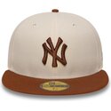 new-era-flat-brim-brown-logo-59fifty-league-essential-new-york-yankees-mlb-brown-and-beige-fitted-cap