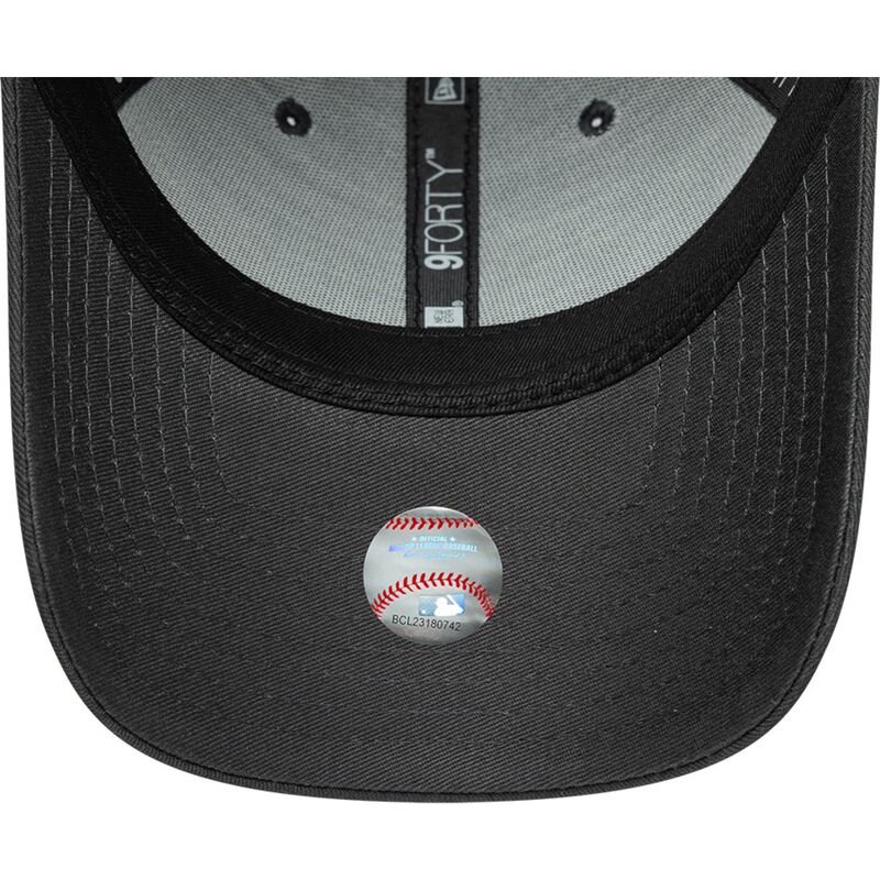 new-era-curved-brim-9forty-metallic-outline-new-york-yankees-mlb-grey-adjustable-cap new-era-curved-brim-9forty-metallic-outline-new-york-yankees-mlb-grey-adjustable-cap