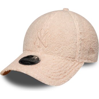 New Era Curved Brim Youth Pink Logo 9FORTY M-Crown Winter Borg New York Yankees MLB Pink Snapback Cap