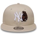 new-era-flat-brim-bear-9fifty-outdoor-icon-new-york-yankees-mlb-beige-snapback-cap