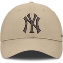 nike-curved-brim-brown-logo-club-structured-uv-poly-ripstop-new-york-yankees-mlb-beige-adjustable-cap