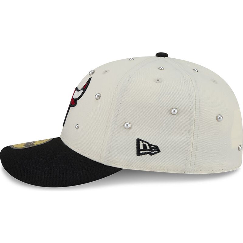 new-era-curved-brim-59fifty-beads-na-lifestyle-f1-chicago-bulls-nba-beige-and-black-fitted-cap
