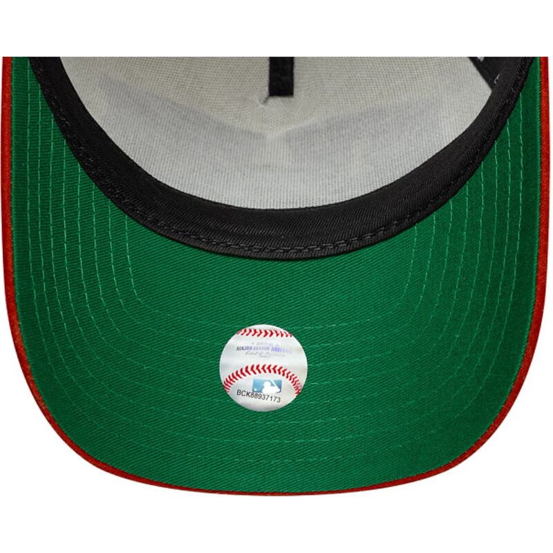 new-era-curved-brim-e-frame-wordmark-suede-new-york-yankees-mlb-beige-and-brown-snapback-cap