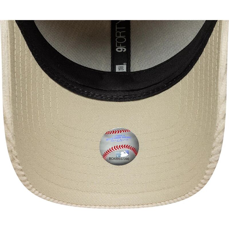 new-era-curved-brim-women-9forty-cord-new-york-yankees-mlb-beige-adjustable-cap-with-beige-logo
