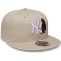 new-era-flat-brim-bear-9fifty-outdoor-icon-new-york-yankees-mlb-beige-snapback-cap