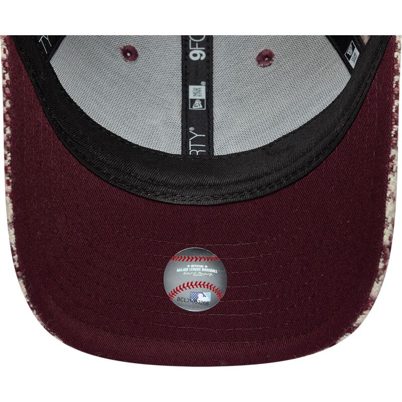 new-era-curved-brim-women-maroon-logo-9forty-m-crown-houndstooth-new-york-yankees-mlb-maroon-and-beige-adjustable-cap