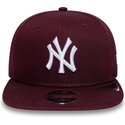 new-era-flat-brim-9fifty-original-fit-league-essential-new-york-yankees-mlb-maroon-snapback-cap